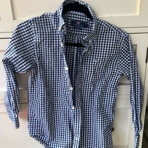 Vineyard Vines Boys Small (8-10) L/S button down collared shirt.Navy:white